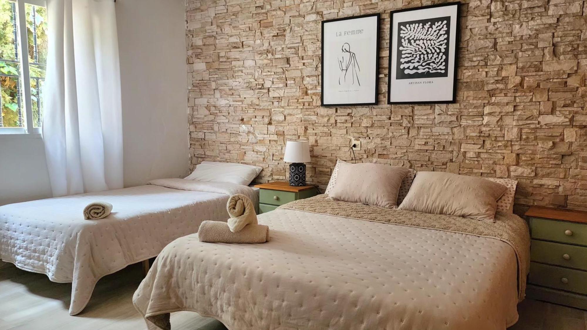 Bakit House - Casa Rural Con Piscina أغيلاس المظهر الخارجي الصورة